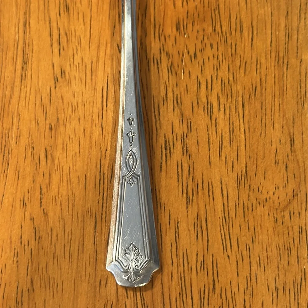 Oneida community duro plate salad fork. Silver plated in the Beverly pattern.